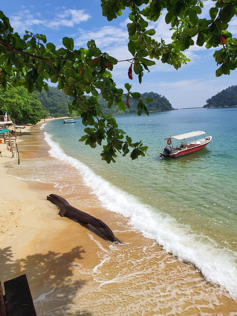 Pantai Teluk Nipah berpasir putih, 200m dari Teratak Nipah Homestay, Pulau Pangkor